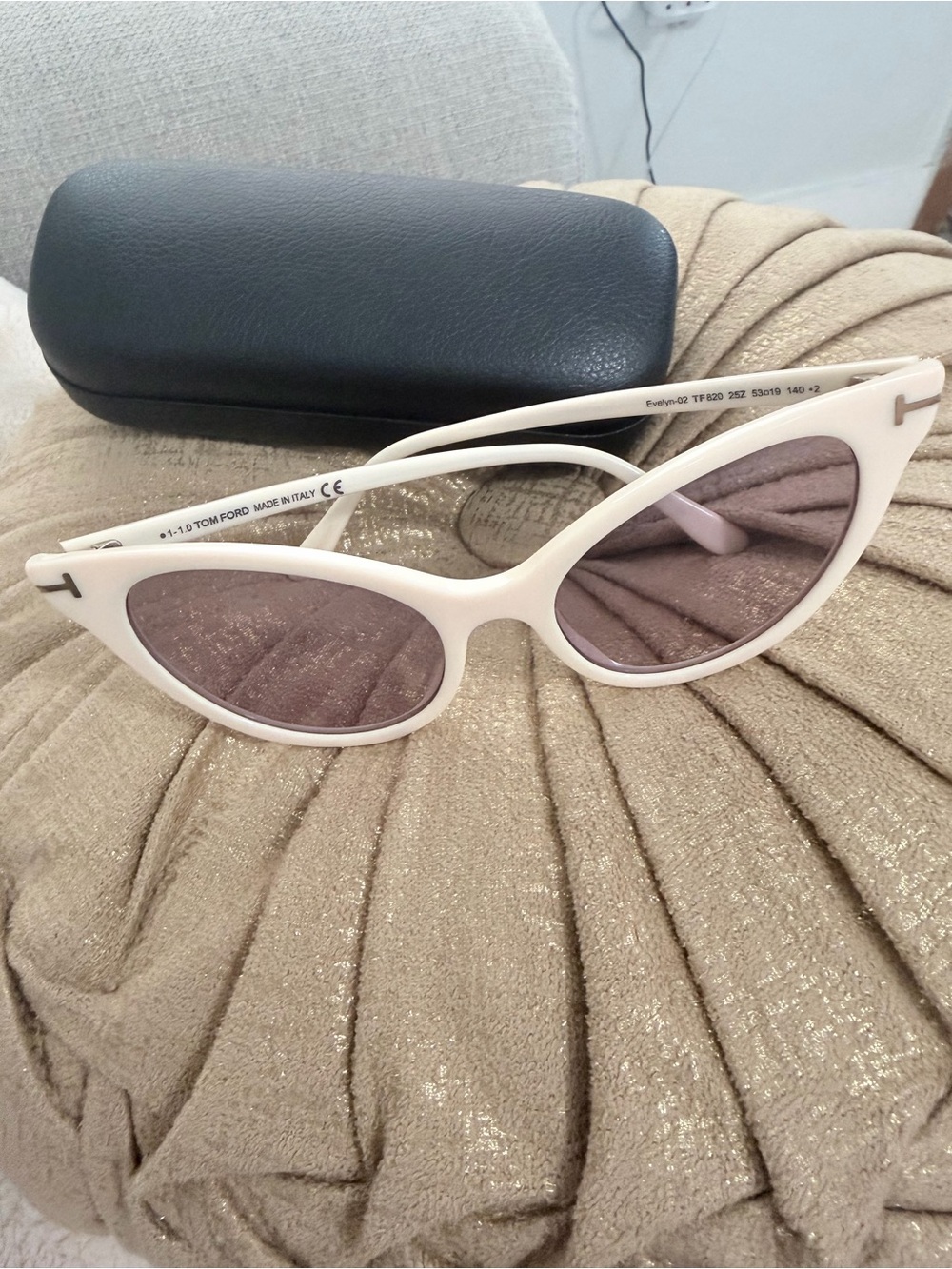 Tom Ford White Cat-Eye Sunglasses with Light Gray Lenses